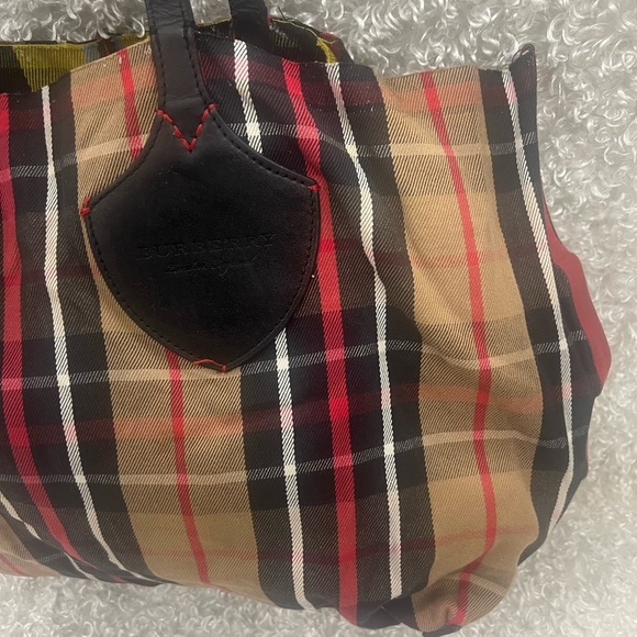 BURBERRY Reversible Tote Bag - Picture 5 of 15